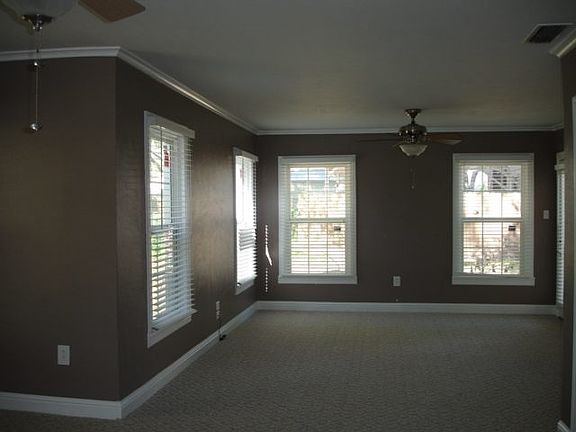 3rd image of 1018 N Montgomery St