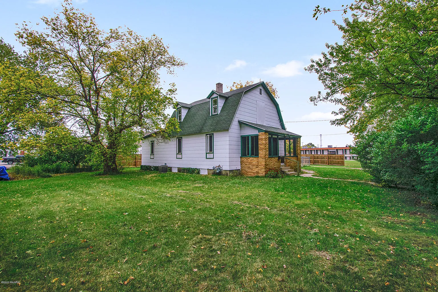 3825 Oakes St SW photo 1