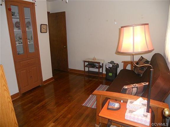 4th image of 7501 Oakmont Dr