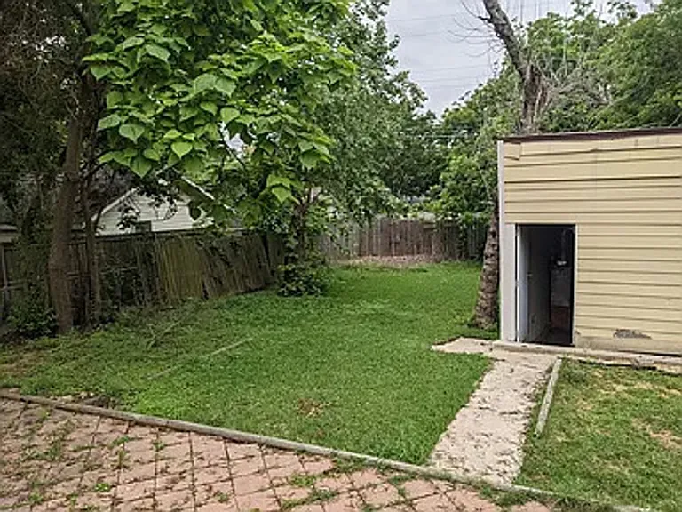 1822 S 39th St — Photo 19