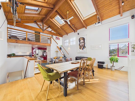 4th image of 2932 Filbert St APT 2