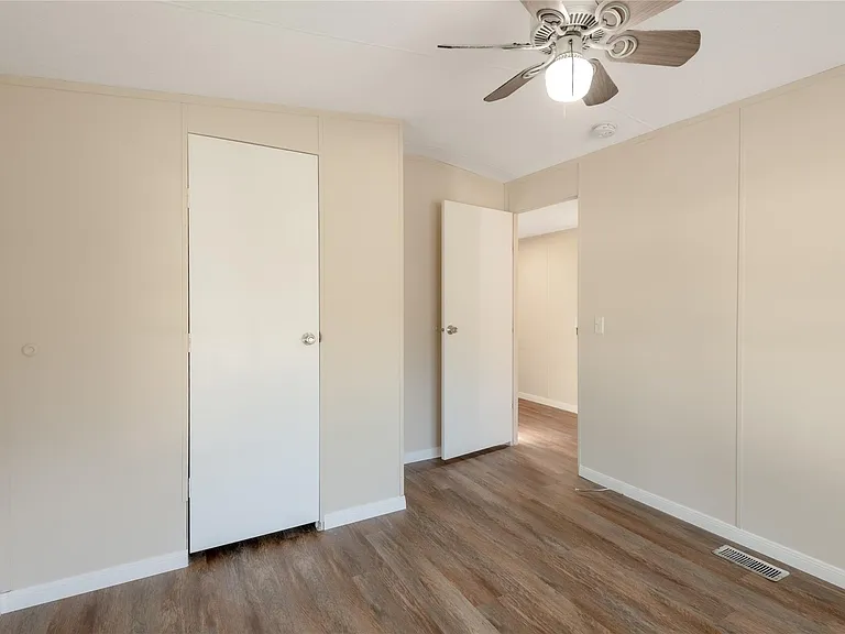 1961 Quality Blvd #12 — Photo 23