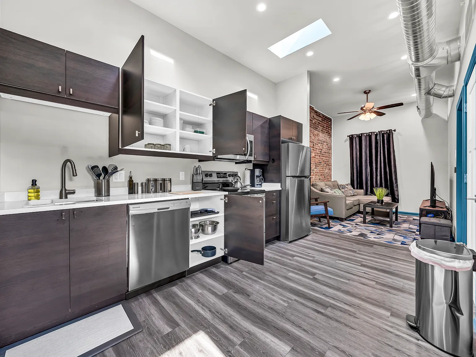 44 E Utica (3D) — Photo 2
