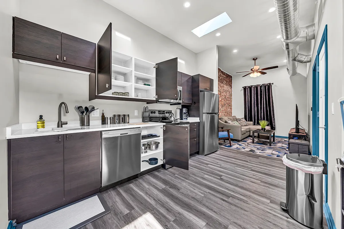 Building Photo - 44 E Utica St #3D