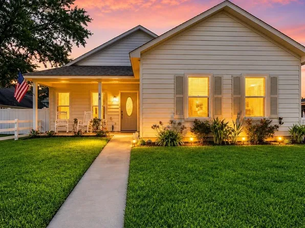 64 Borondo Pnes, La Marque, TX 77568