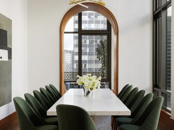 135 East 47th Street image 11 of 17