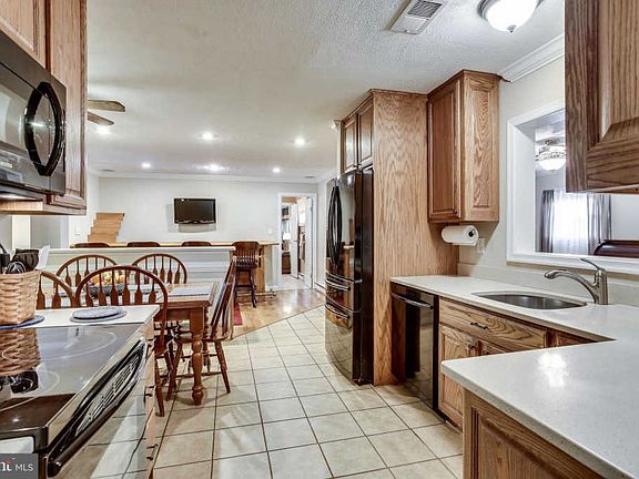 3rd image of 1501 N Dinwiddie St