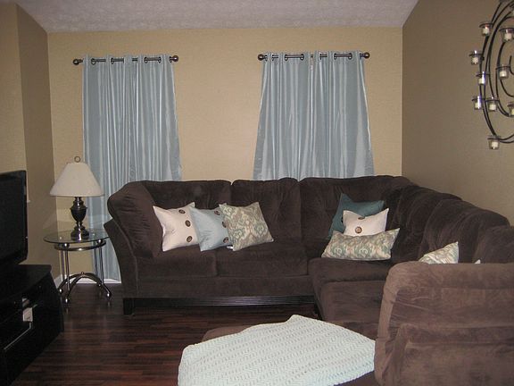 4th image of 2501 Evergreen Dr