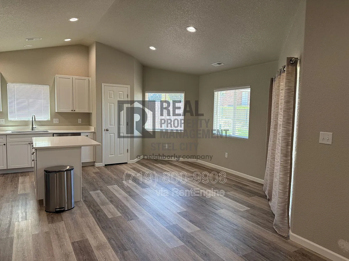 Building Photo - 155 S Stardust Cir