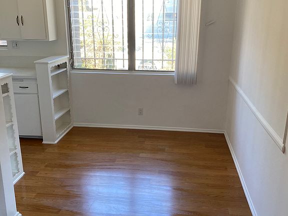 5th image of 907 N Gardner St APT 1