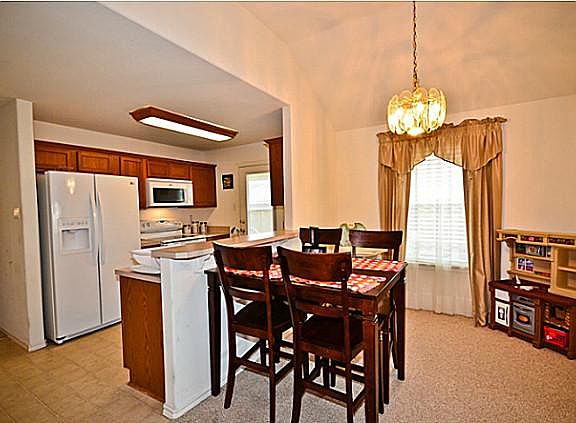 4th image of 3012 Hillsdale St