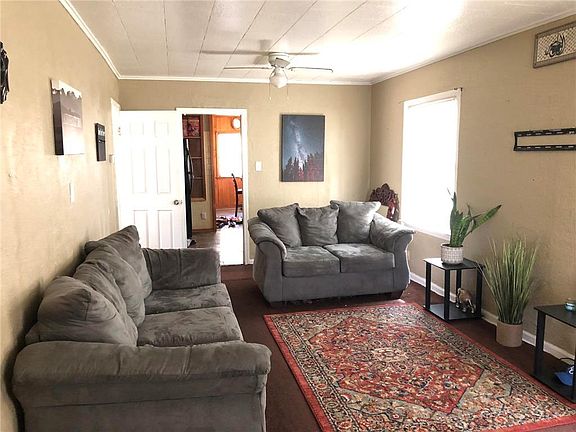 3rd image of 121 Bellaire Ave