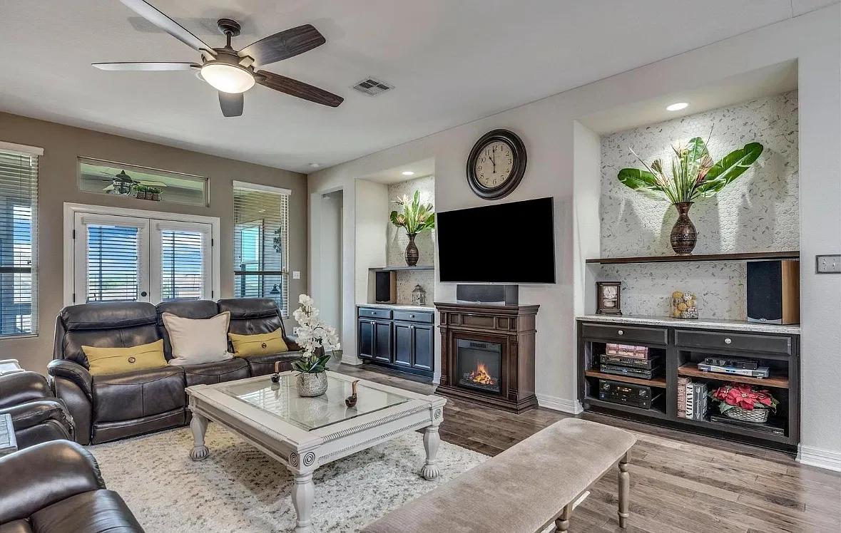 5 bed, 3409 sqft, $3,500 — Photo 3