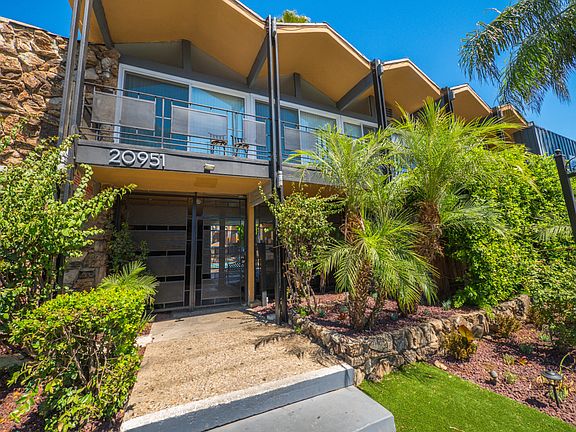 4th image of 20951.5 Roscoe Blvd #18
