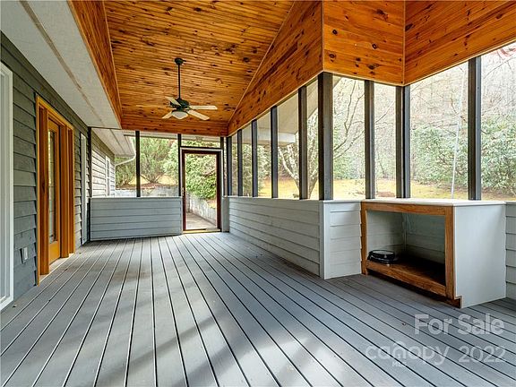 3rd image of 449 Holiday Dr
