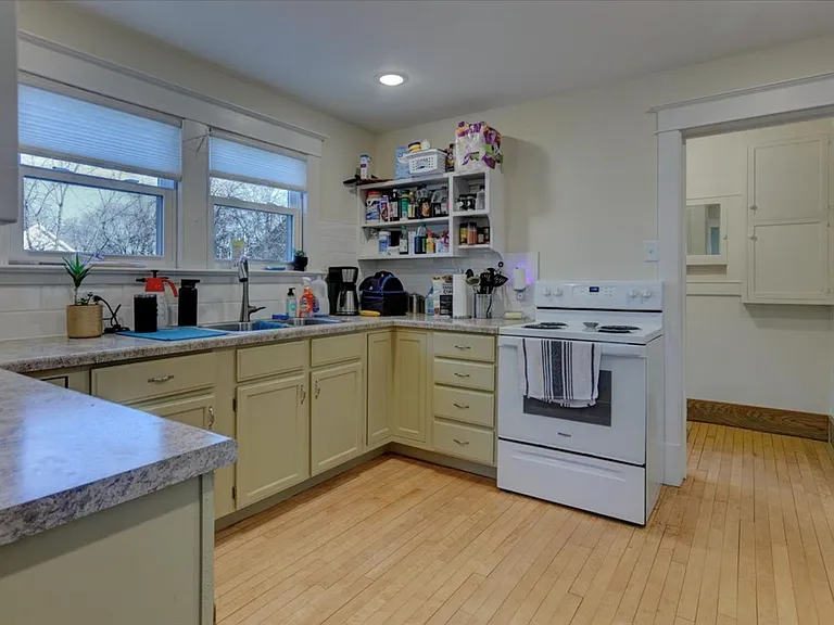 2115 3rd St E — Photo 2