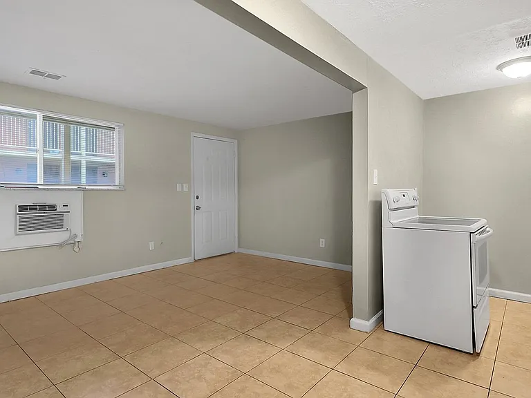 1870 Dunbar Dr #B-4 — Photo 7