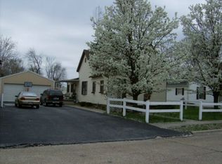 911 W Longley St, Harrisburg, IL 62946