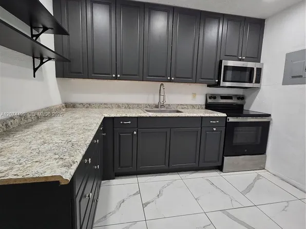 154 NW 14th Way #B, Dania, FL 33004