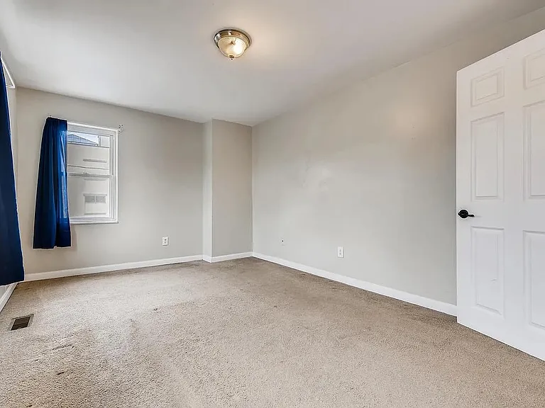 927 S Hanover St — Photo 20