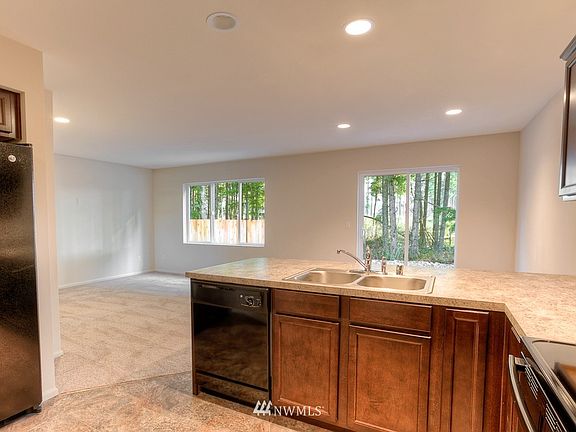4th image of 11629 185th St Ct E #33