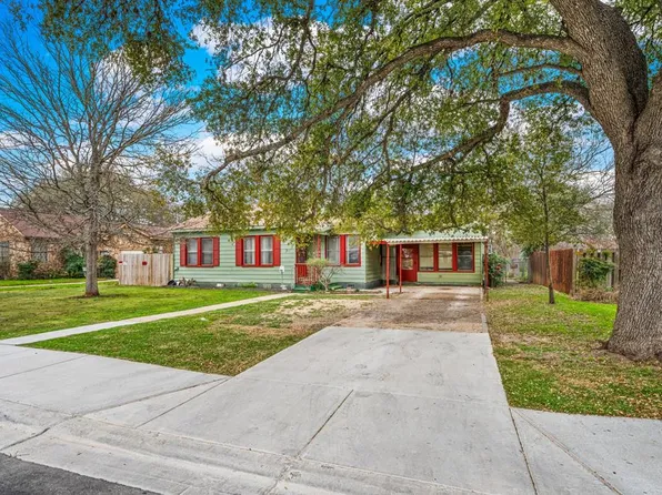 116 Westminster St, Kerrville, TX 78028