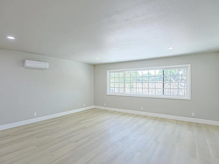 9909 Merced River Ave — Photo 42