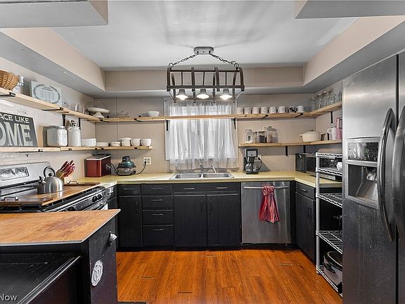 5th image of 604 W Lincoln Way