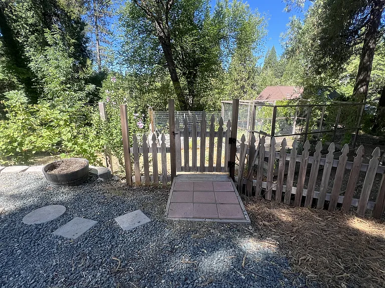 228 B St — Photo 33