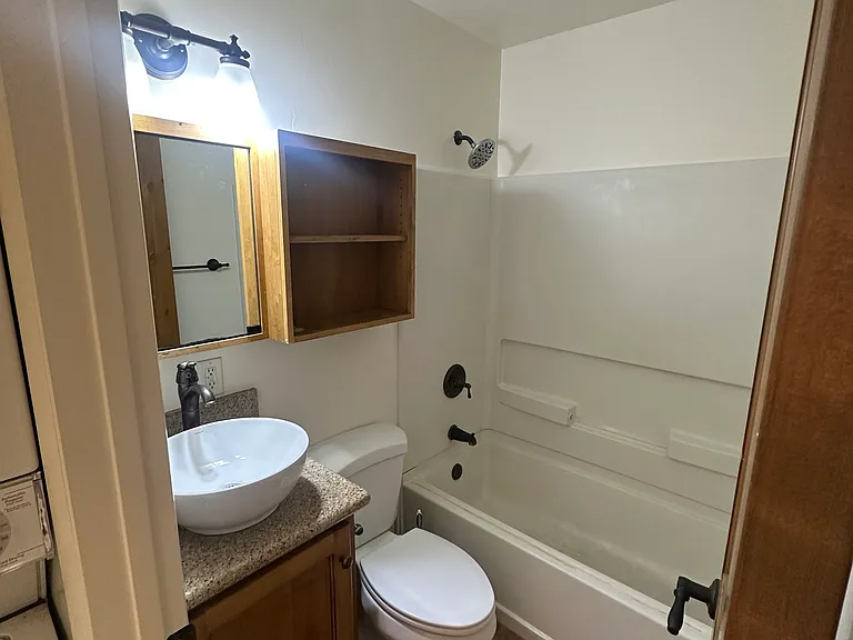 208 E 200 S #2 — Photo 7