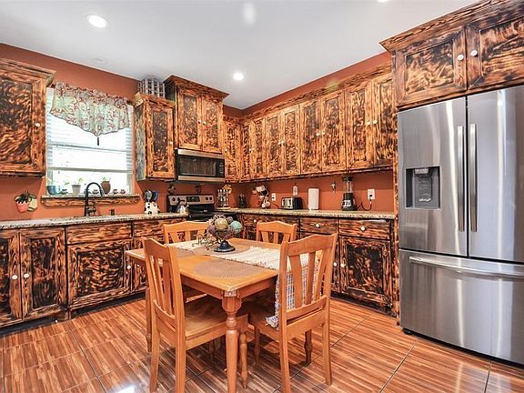 4th image of 11361 Amber Park Dr