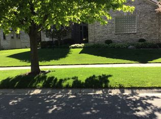 989 River Mist Dr, Rochester, MI 48307