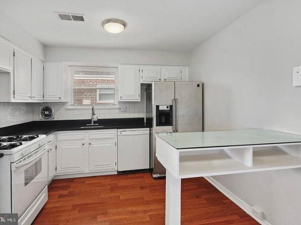 1st image of 2117 Benson St Floor 2