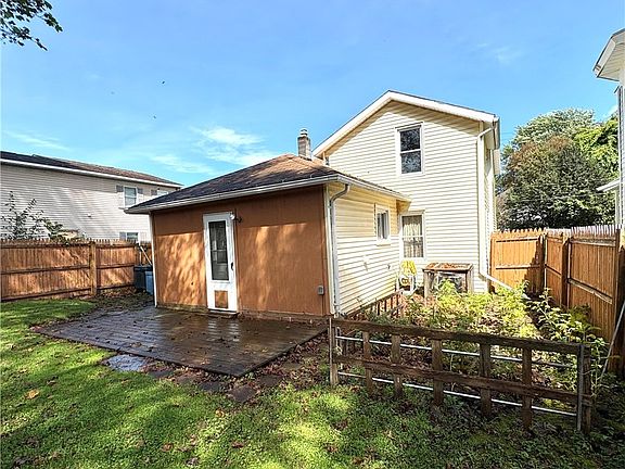 3rd image of 152 Van Anden St
