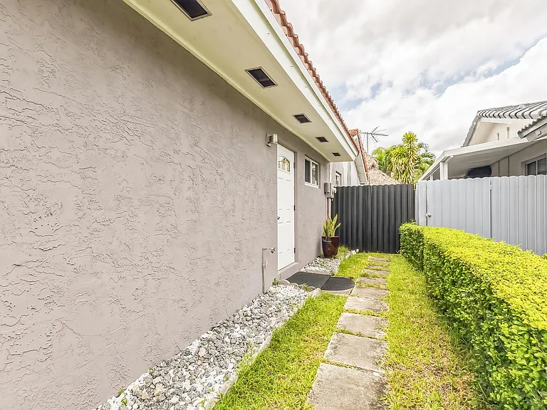 13961 SW 156th Ter — Photo 4