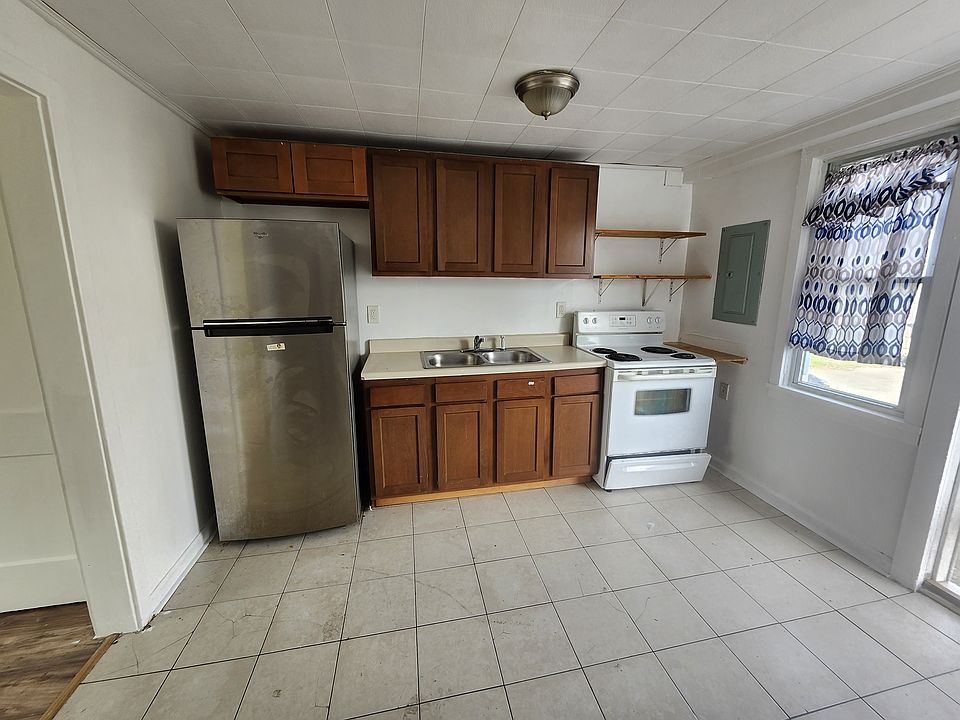 1st image of 32 Curwood Ct #28