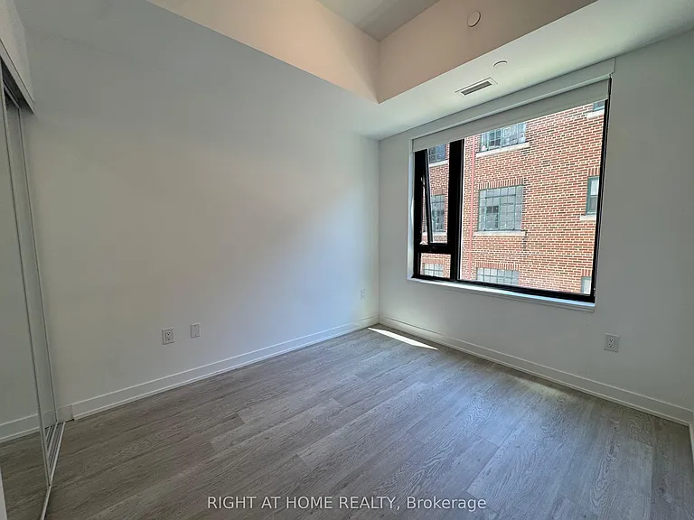 3 Strathgowan Ave #202 — Photo 18
