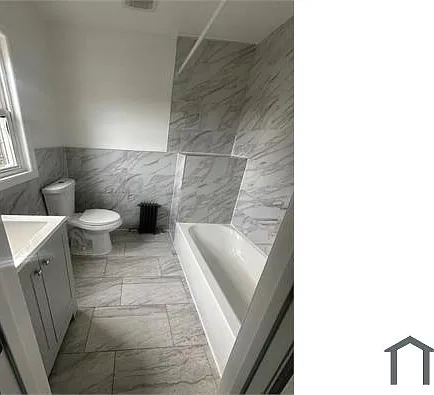 215 Edwards Pl — Photo 2