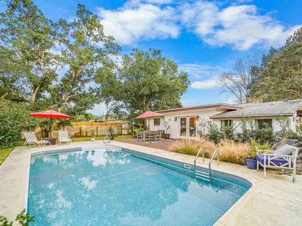 174 Camelia St, Gulf Breeze, FL 32561