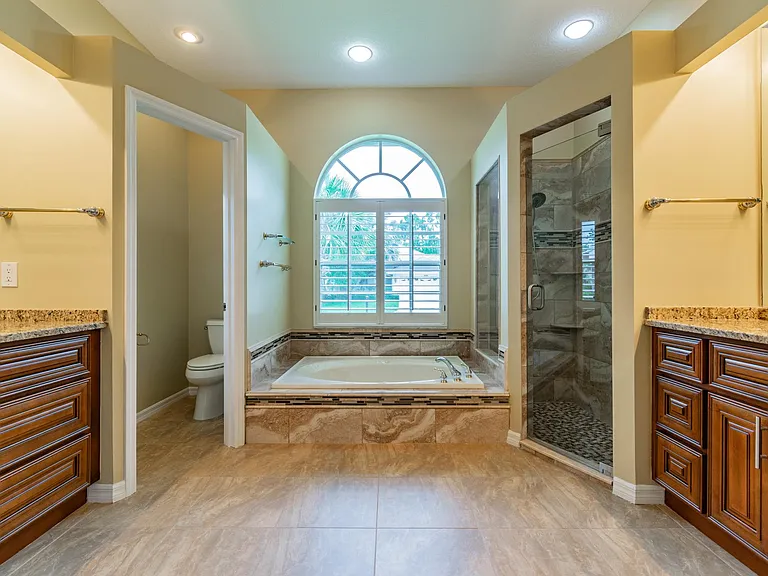 10559 Greencrest Dr — Photo 26