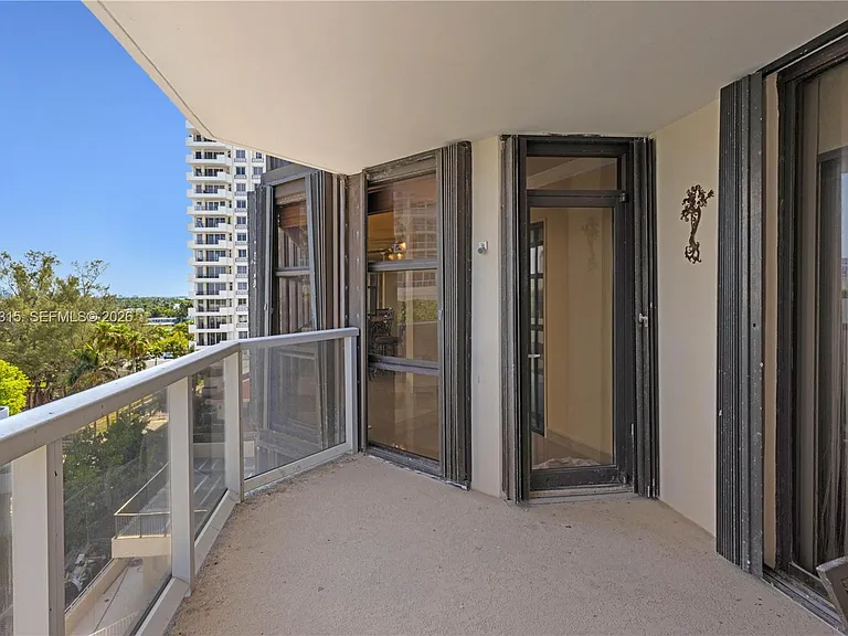 6423 Collins Ave #703 — Photo 10