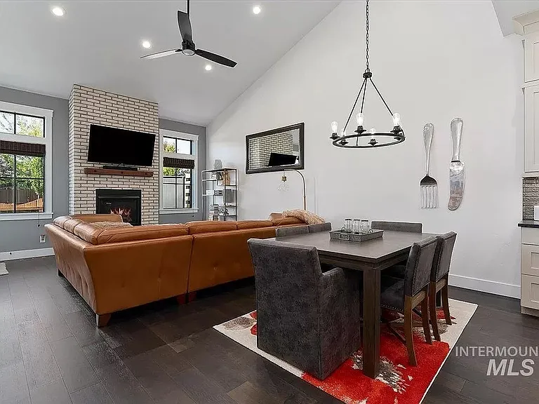 4194 W Lovegood Ln — Photo 4