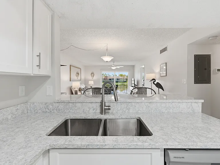 240 Cypress Ln #240 — Photo 13