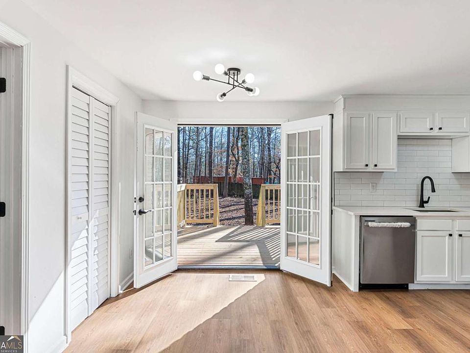 1st image of 4975 Springbrook Dr