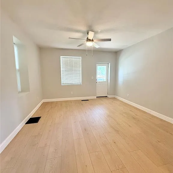 118 W 7th St — Photo 2