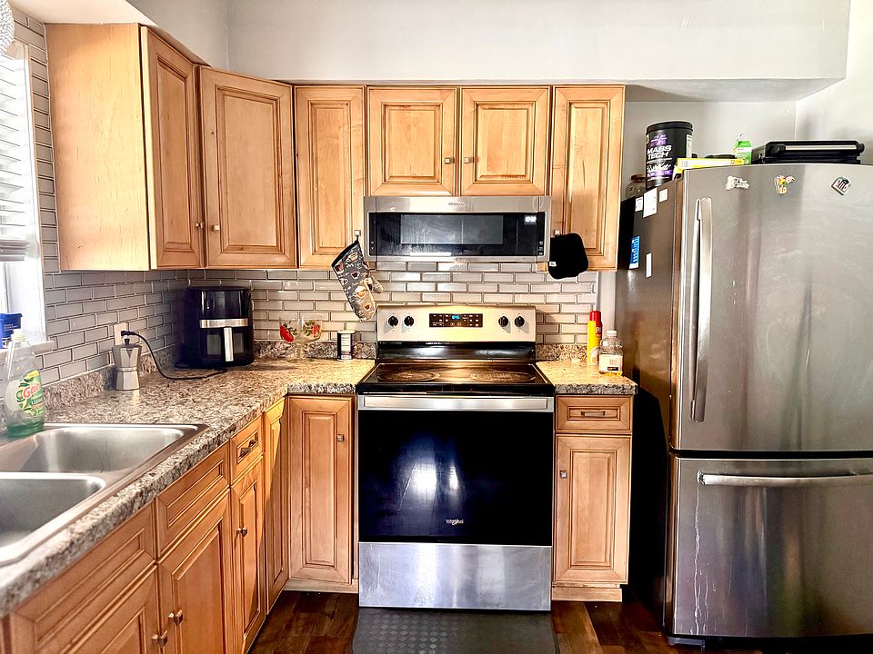 2nd image of 1175 Scott St