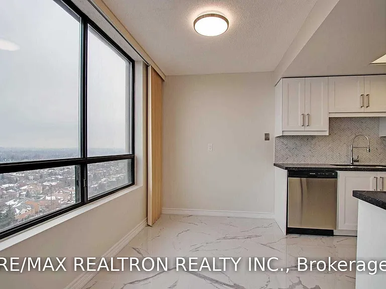 7601 Bathurst St #Penthouse 12 — Photo 8