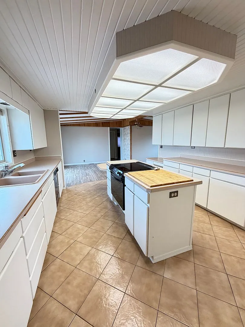 Escape to the Country- 4 Bedroom Home for rent! — Photo 3