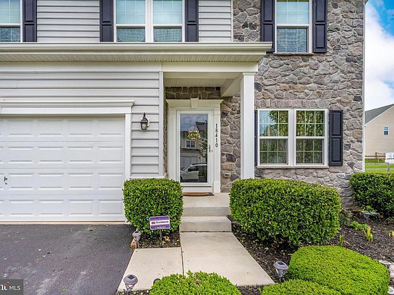 2nd image of 18410 Roslin Pl