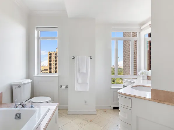 25 Central Park West image 10 of 14